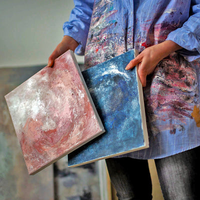 noora svärd holding artister paintings paint